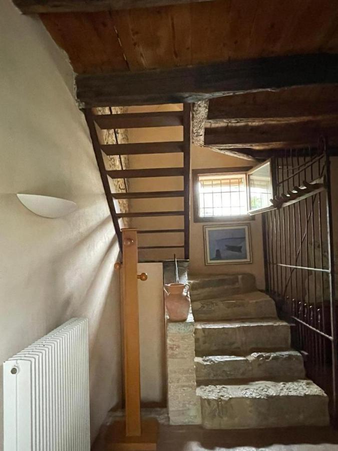 La Casa Di Laura Apartment Castelcucco Bagian luar foto